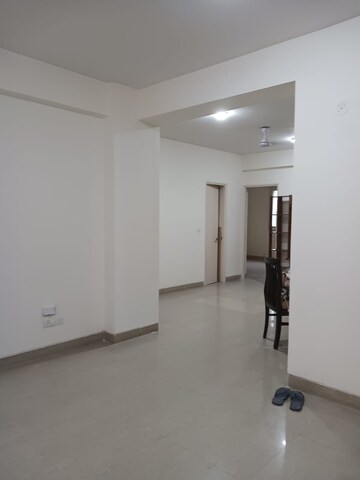Room in 4 BHK Apartment at Emaar Emerald Floors Premier, Sector 65 – for Rent