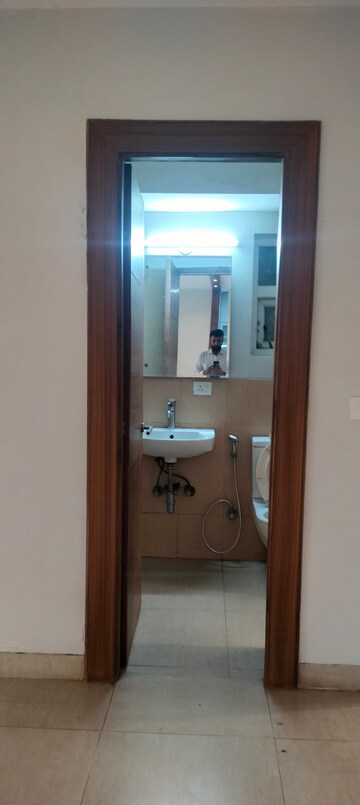 Bathroom in 4 BHK Apartment at Emaar Emerald Floors Premier, Sector 65 – for Rent