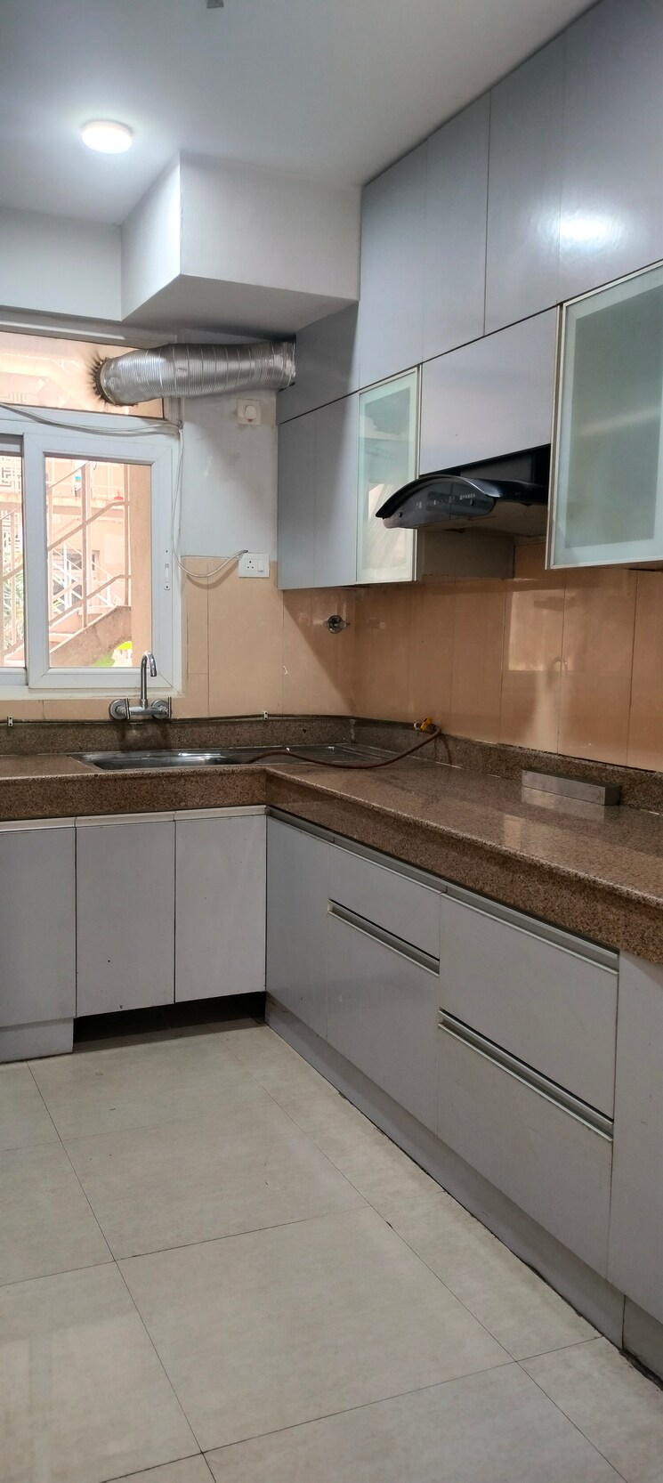 Kitchen, emaar-emerald-floors-premier 4 Bedroom 1975 Sq.Ft. Apartment In Sector 65 Gurgaon 9025391