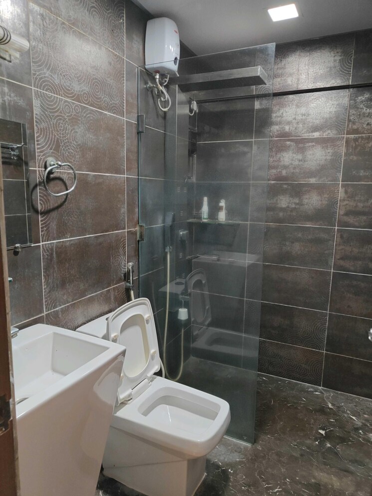 Bathroom, lokhandwala-complex 2 Bedroom 1150 Sq.Ft. Apartment In Andheri West Mumbai 9025402