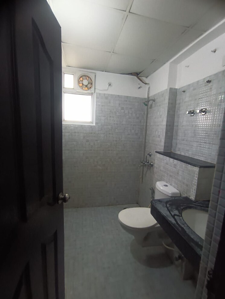 Bathroom, faizabad road 3 Bedroom 1604 Sq.Ft. Apartment In Faizabad Road Lucknow 9025441