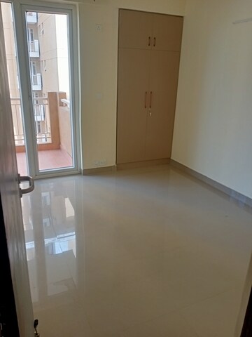 Room in 3 BHK Apartment at Ansal Highland Park, Sector 103 – for Rent