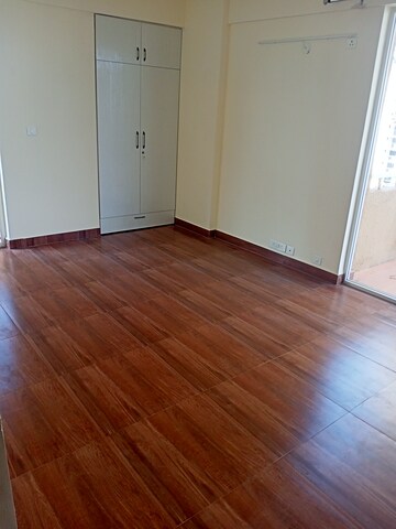 Room in 3 BHK Apartment at Ansal Highland Park, Sector 103 – for Rent