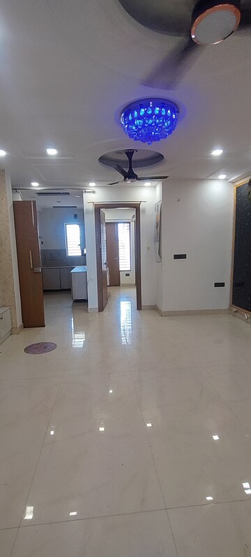 Room in 3 BHK Apartment at Shiv Sai Ozone Park, Sector 86 – for Rent