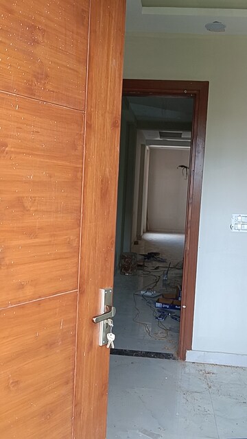 Furnished Amenities in 3 BHK Builder Floor at Shalimar Garden Extension I – for Sale