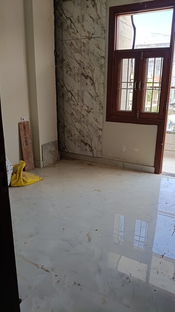 Room in 3 BHK Builder Floor at Shalimar Garden Extension I – for Sale