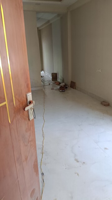 Room in 3 BHK Builder Floor at Shalimar Garden Extension I – for Sale