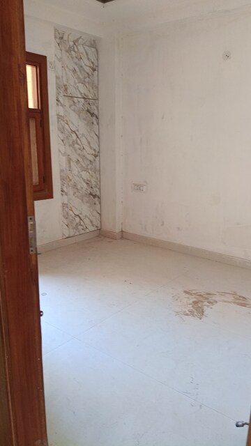 Room in 3 BHK Builder Floor at Shalimar Garden Extension I – for Sale