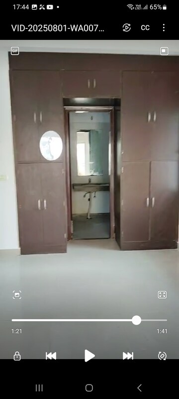 Room in 3 BHK Apartment at Beta Ii Greater Noida – for Sale