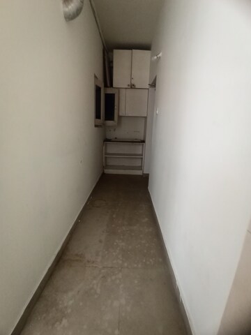 Room in 3 BHK Apartment at Kakatiya Hills, Jubilee Hills – for Rent
