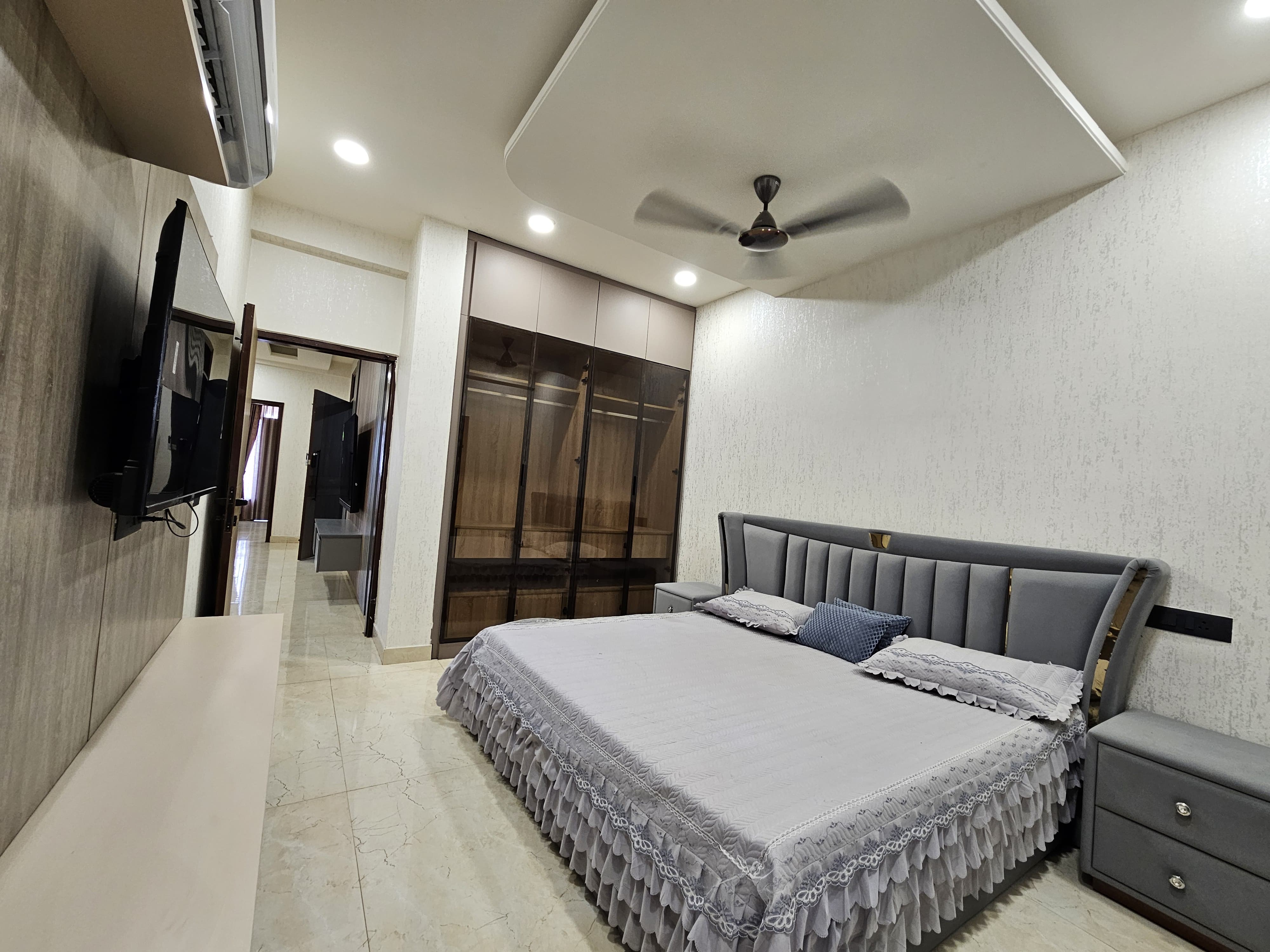 3 BHK + Servant Room Apartment For Sale in Svs Infra 
