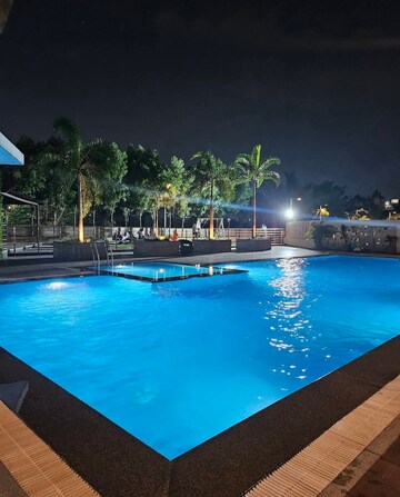 Swimming Pool in 3 BHK Apartment at Vishnu Vistara, Hi Tech City – for Rent