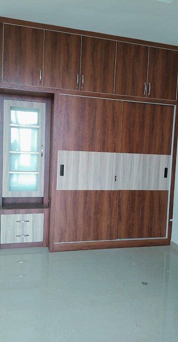 Furnished Amenities in 3 BHK Apartment at Rishita Manhattan, Gomti Nagar – for Rent