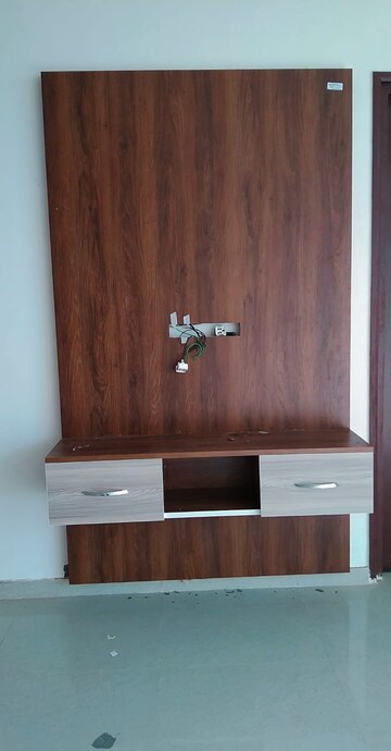 Furnished Amenities in 3 BHK Apartment at Rishita Manhattan, Gomti Nagar – for Rent