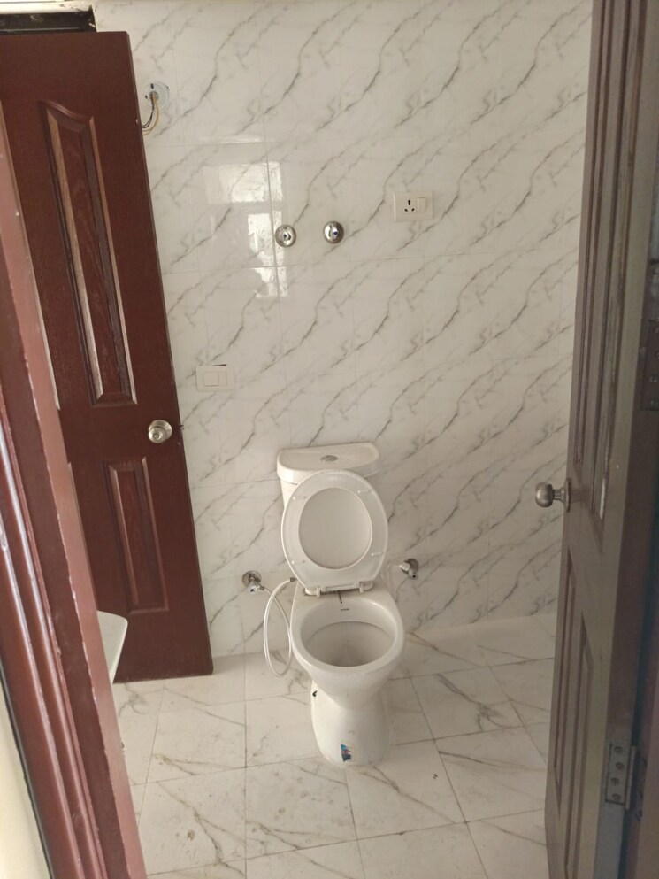 Bathroom, charms-castle 2 Bedroom 975 Sq.Ft. Apartment In Raj Nagar Extension Ghaziabad 9025642