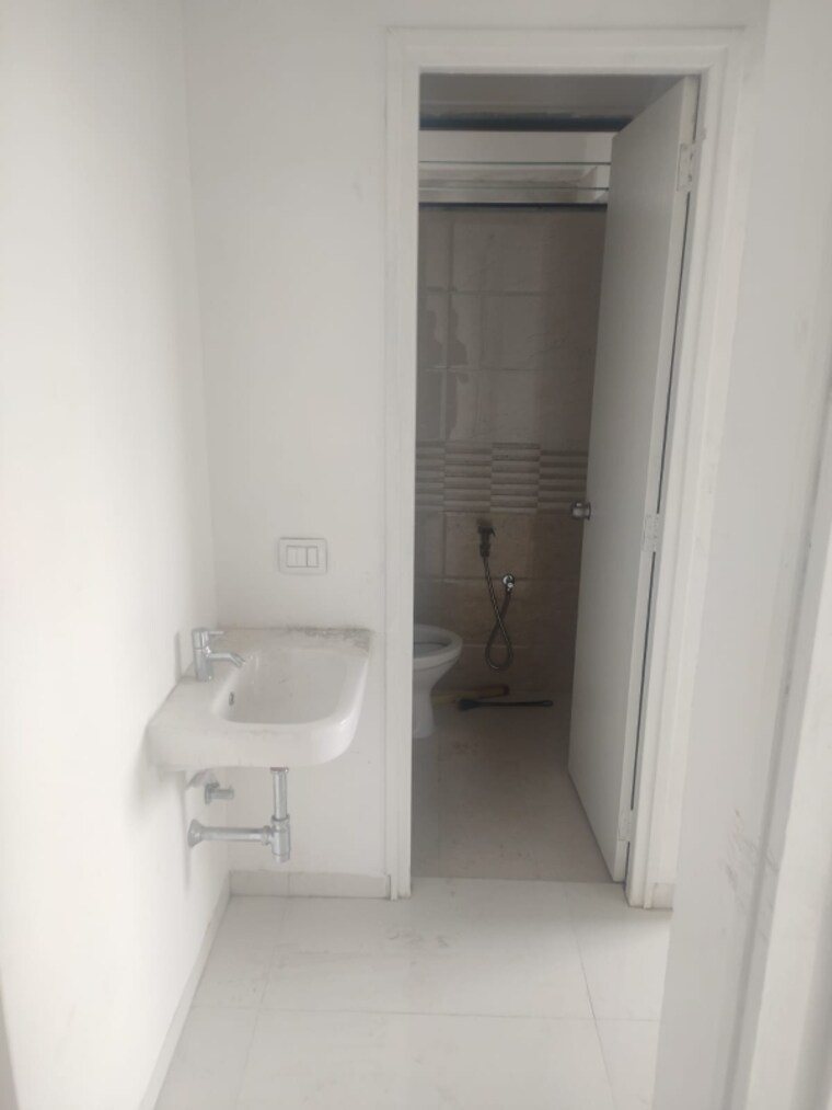Bathroom, chandkheda 2 Bedroom 1125 Sq.Ft. Apartment In Chandkheda Ahmedabad 9025661