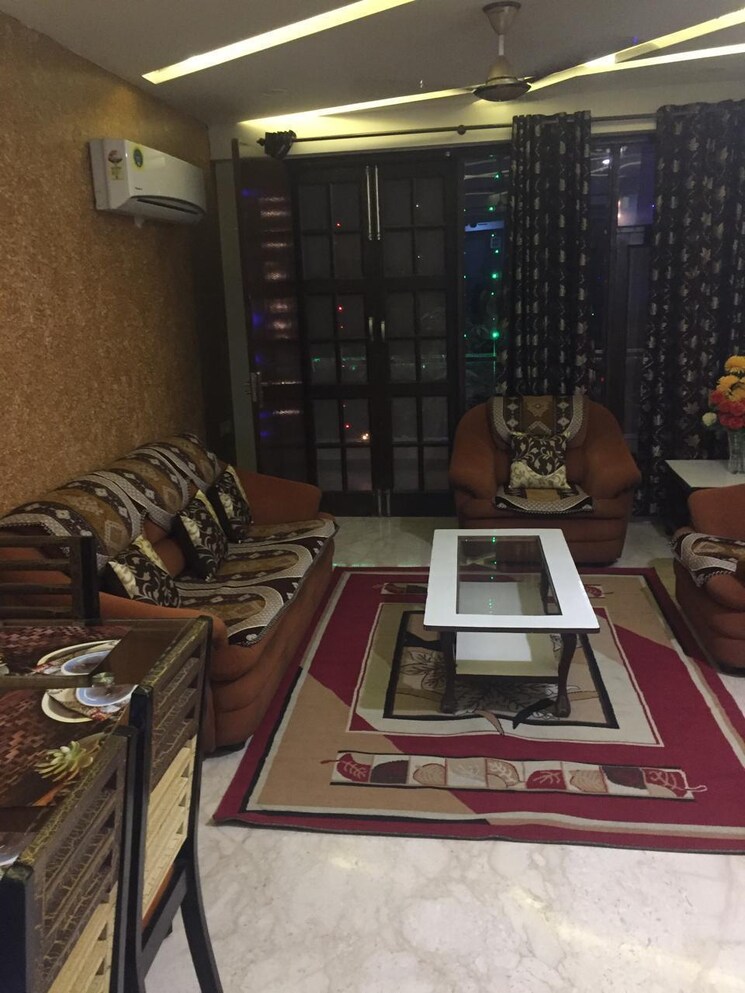 Living Room, sector 15 3 Bedroom 2000 Sq.Ft. Builder Floor In Sector 15 Gurgaon 9025672