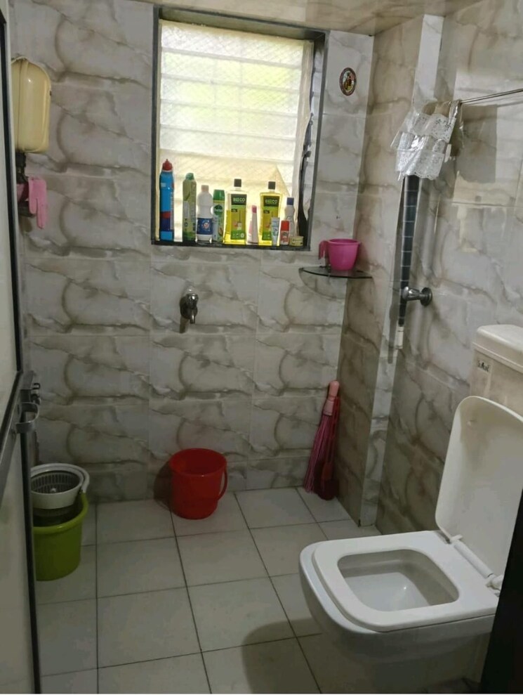 Bathroom, amboli 2 Bedroom 820 Sq.Ft. Apartment In Amboli Mumbai 9025680