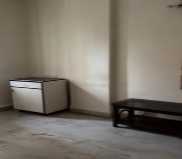 Room in 2 BHK Apartment at Dadar East – for Rent