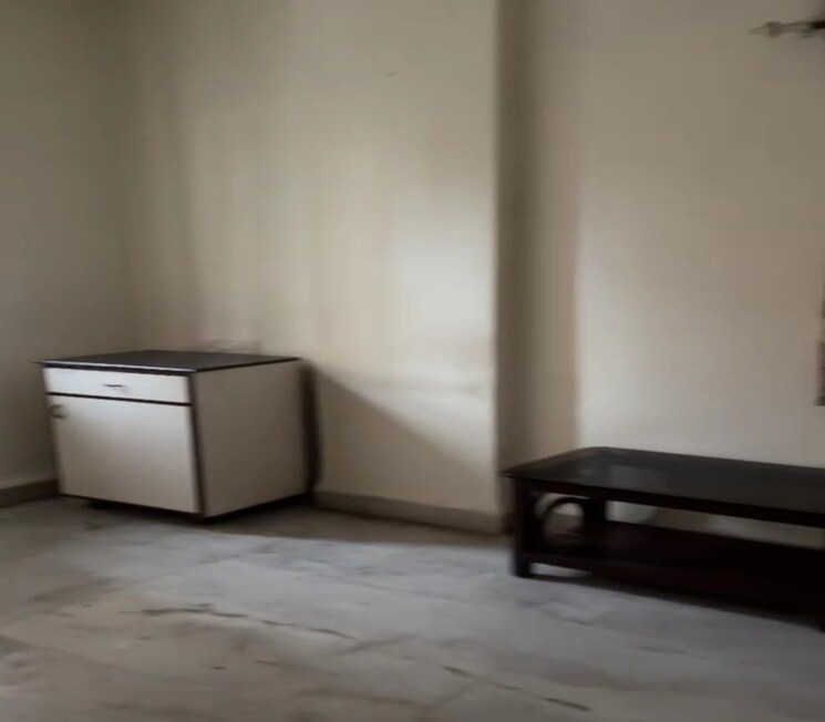 Room, dadar east 2 Bedroom 800 Sq.Ft. Apartment In Dadar East Mumbai 9025676