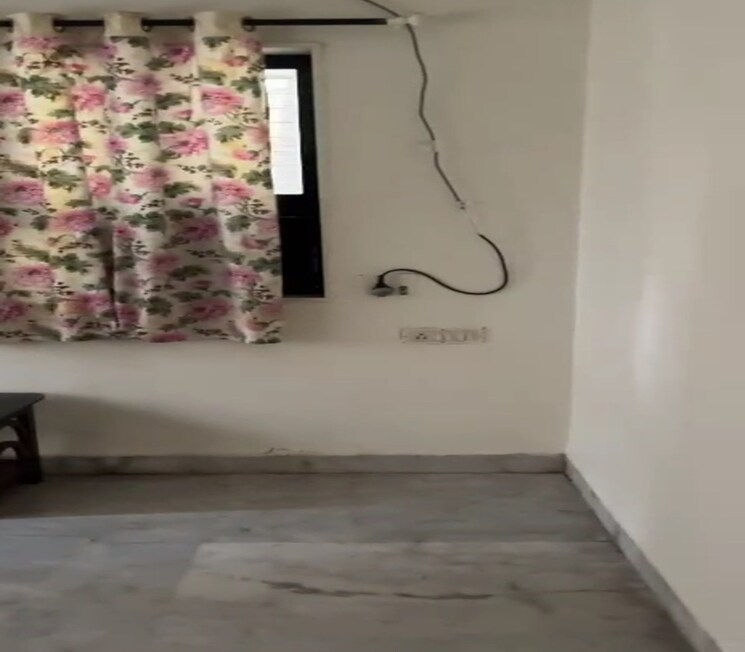 Room, dadar east 2 Bedroom 800 Sq.Ft. Apartment In Dadar East Mumbai 9025676