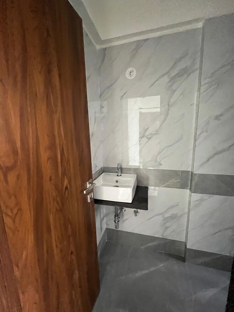 Bathroom, kannamwar-nagar-chs 2 Bedroom 750 Sq.Ft. Apartment In Vikhroli East Mumbai 9025687