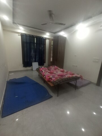 Furnished Amenities in 3 BHK Builder Floor at Saket – for Rent