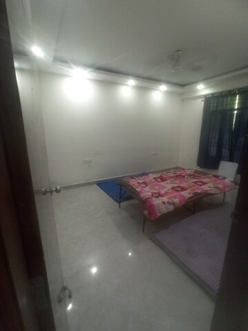 Room in 3 BHK Builder Floor at Saket – for Rent