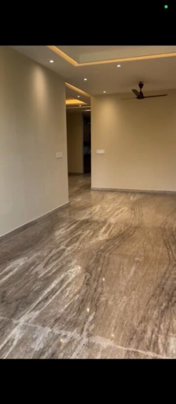 Room in 3 BHK Builder Floor at Sector 43 – for Rent
