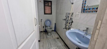Bathroom in 2 BHK Apartment at Lokhandwala Complex, Andheri West – for Rent