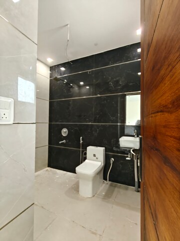 Furnished Amenities in 3 BHK Builder Floor at Sector 20 – for Rent