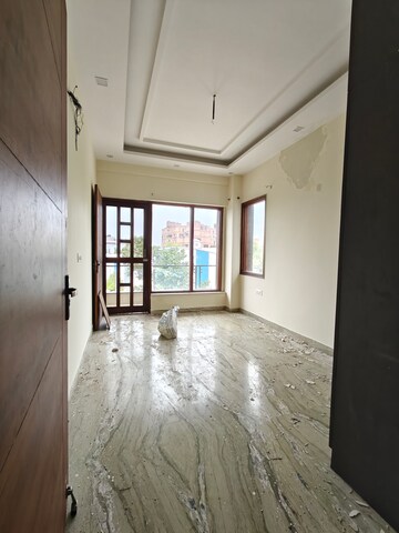 Room in 3 BHK Builder Floor at Sector 20 – for Rent