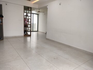 Room in 3 BHK Apartment at Sama Savli Road – for Rent