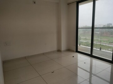 Room in 3 BHK Apartment at Sama Savli Road – for Rent