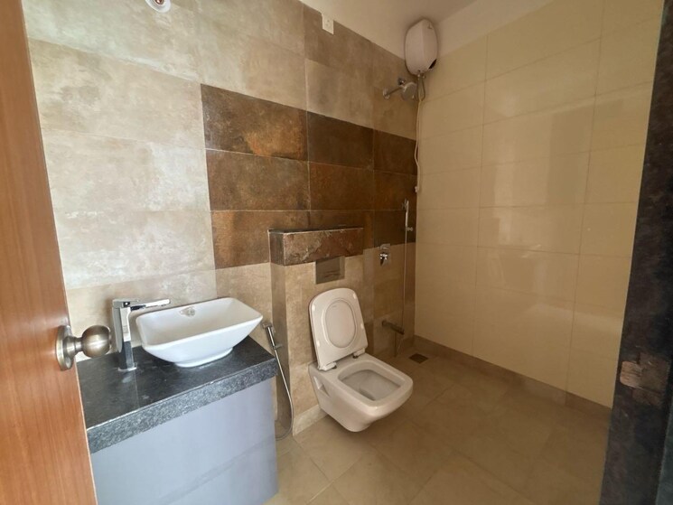 Bathroom, naman-habitat 2 Bedroom 777 Sq.Ft. Apartment In Andheri West Mumbai 9025800