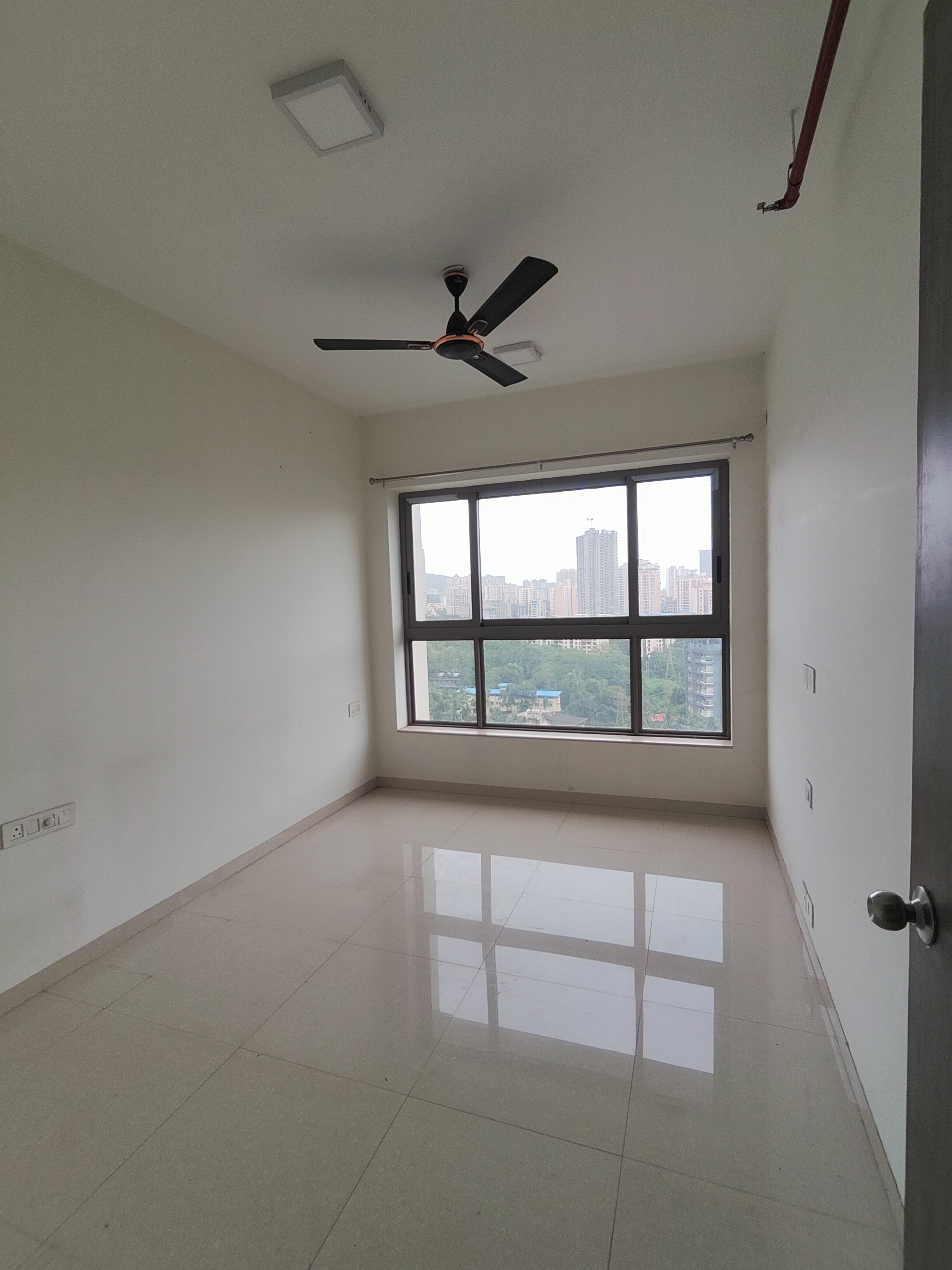 2 BHK + Pooja Room,Extra Room 672 Sq.Ft. Apartment in Kalpataru Paramount D