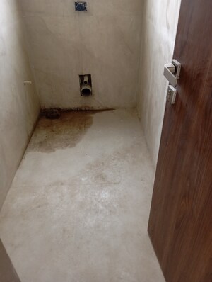 Room in 2 BHK Apartment at Chakala – for Sale