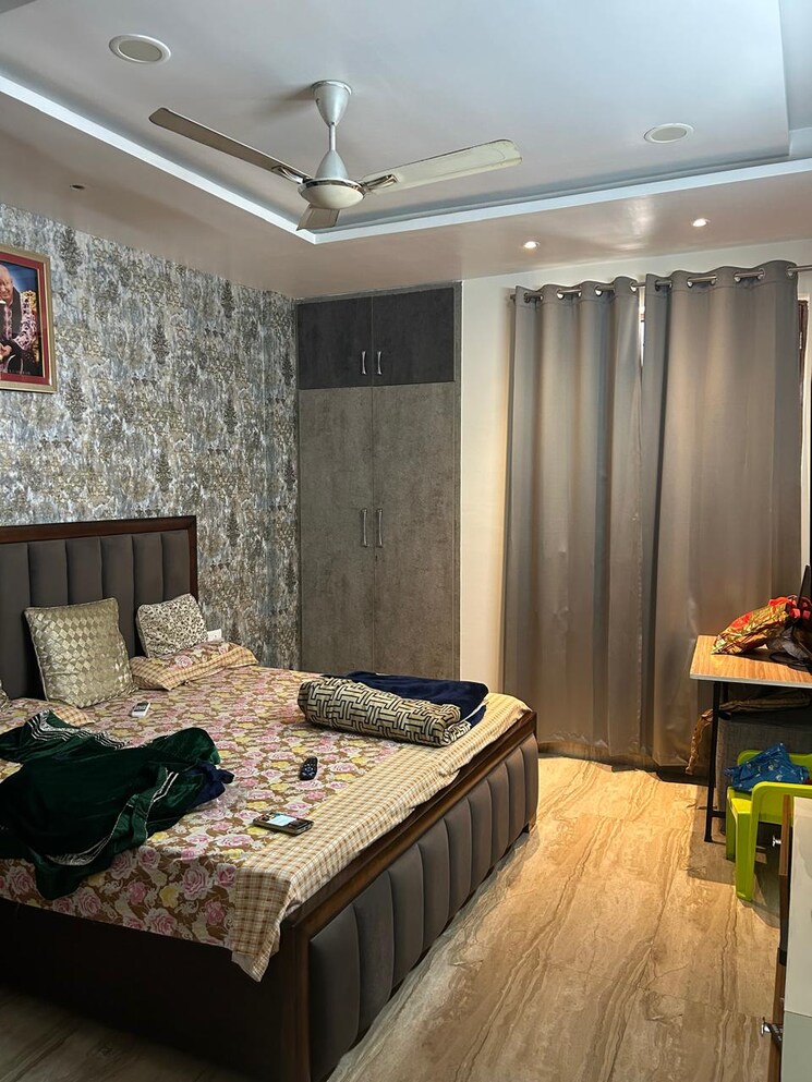 Living Room, bptp-park-81 3 Bedroom 250 Sq.Yd. Builder Floor In Sector 81 Faridabad 9025841