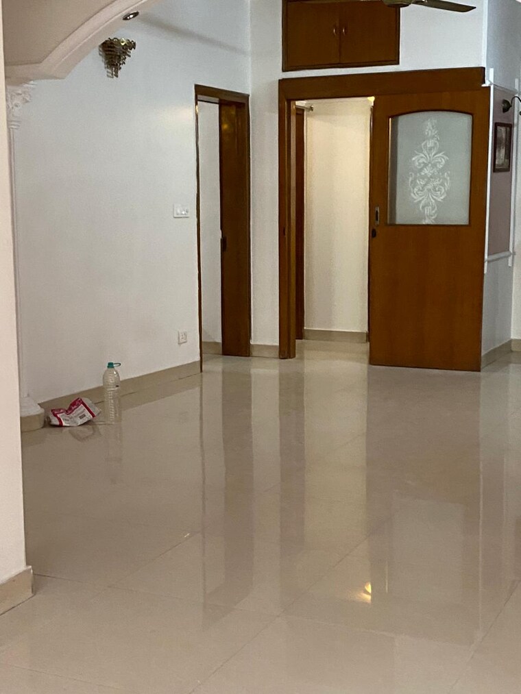 Room, mayur vihar phase 1 extension 3.5 Bedroom 1350 Sq.Ft. Apartment In Mayur Vihar Phase 1 Extension Delhi 9025859