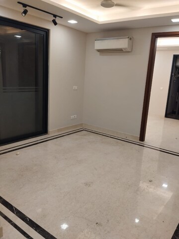 Room in 4 BHK Builder Floor at Boutique Residential Apartments C-1 9, Hauz Khas Enclave – for Rent