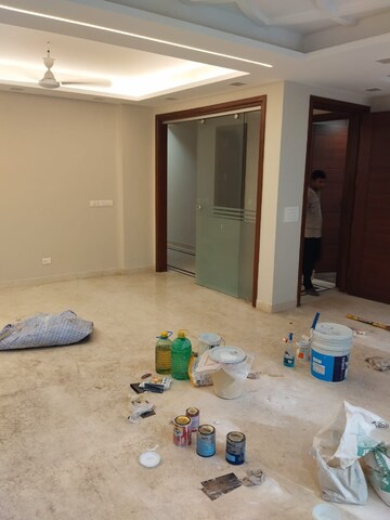Room in 4 BHK Builder Floor at Boutique Residential Apartments C-1 9, Hauz Khas Enclave – for Rent