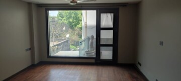 Room in 4 BHK Builder Floor at Boutique Residential Apartments A-20, Gulmohar Park – for Rent