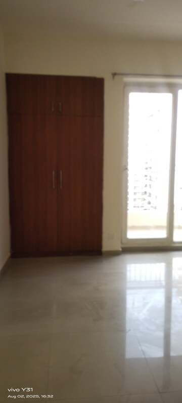 Room in 3 BHK Apartment at Sam Palm Olympia, Sector 16c Greater Noida – for Rent