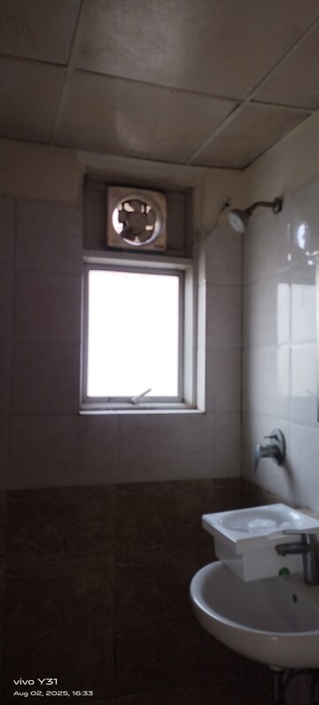 Room in 3 BHK Apartment at Sam Palm Olympia, Sector 16c Greater Noida – for Rent