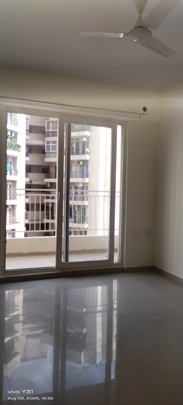 Room in 3 BHK Apartment at Sam Palm Olympia, Sector 16c Greater Noida – for Rent