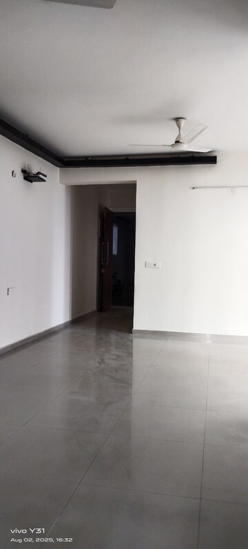 Room in 3 BHK Apartment at Sam Palm Olympia, Sector 16c Greater Noida – for Rent