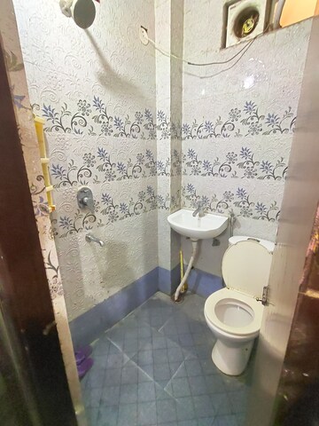 Bathroom in 1 RK Builder Floor at SS 100, Sector 49 – for Rent