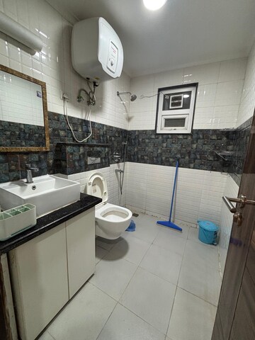 Team Area in 3 BHK Builder Floor at Landmark Avenue, Sector 47 – for Rent
