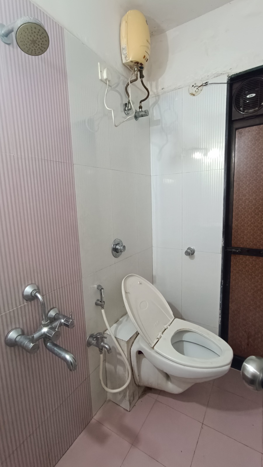 3 BHK Apartment For Rent in Romell Empress