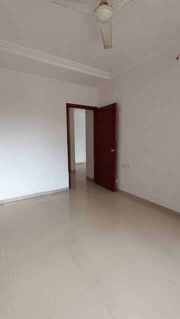 Room in 3 BHK Apartment at Romell Empress, Borivali West – for Rent